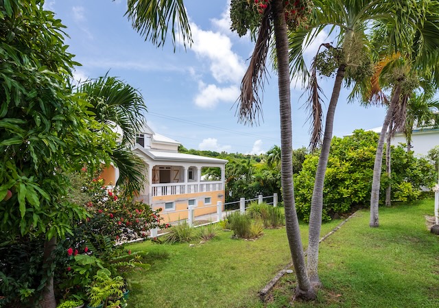 Les Carlettes - jardin piscine